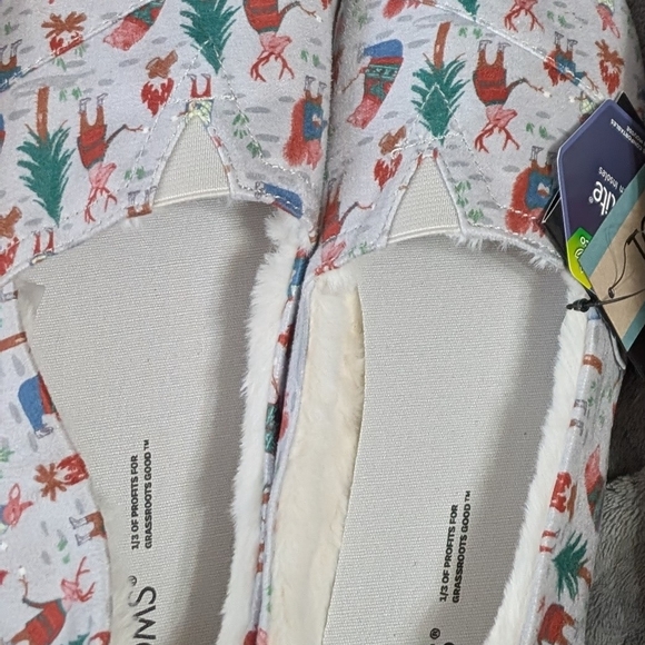 TOMS Women's Holiday Print Slippers - Red and Green - Picture 1 of 1
